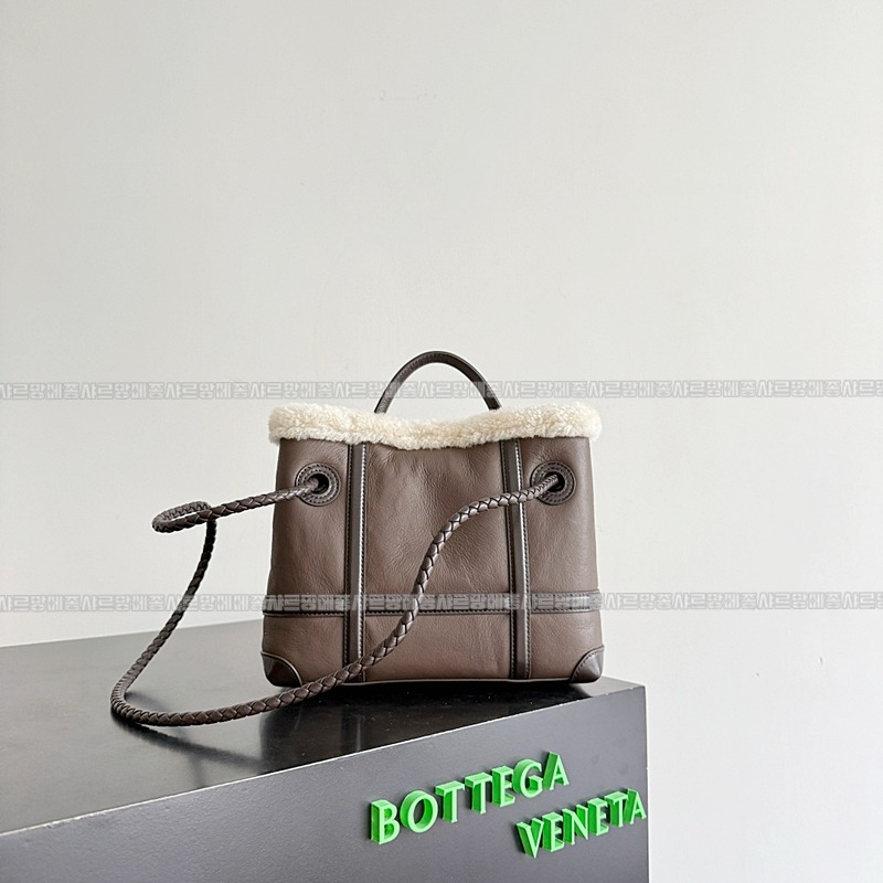 보테가베네타미니안디아모 20260301-141536-005루.jpg