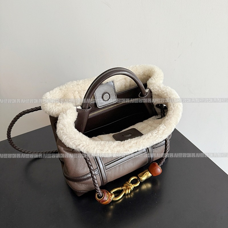 보테가베네타미니안디아모 20260301-141537-008루.jpg