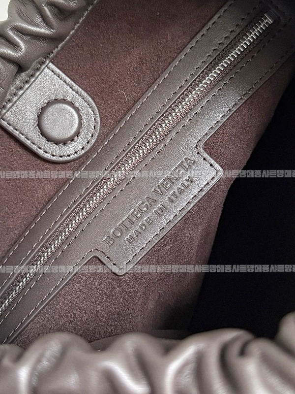 보테가베네타인트레치아토비블리오테카버킷백 20260301-143548-009루.jpg