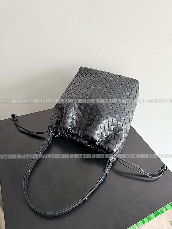 보테가베네타인트레치아토비블리오테카버킷백 20260301-145638-006루.jpg