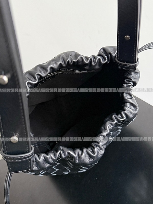 보테가베네타인트레치아토비블리오테카버킷백 20260301-145638-007루.jpg