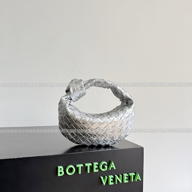 보테가베네타미니조디 20260301-155155-001루.jpg