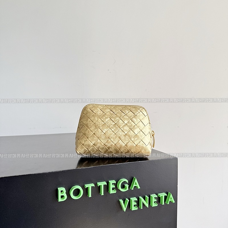 보테가베네타스몰인트레치아토뷰티파우치 20260301-155800-001루.jpg