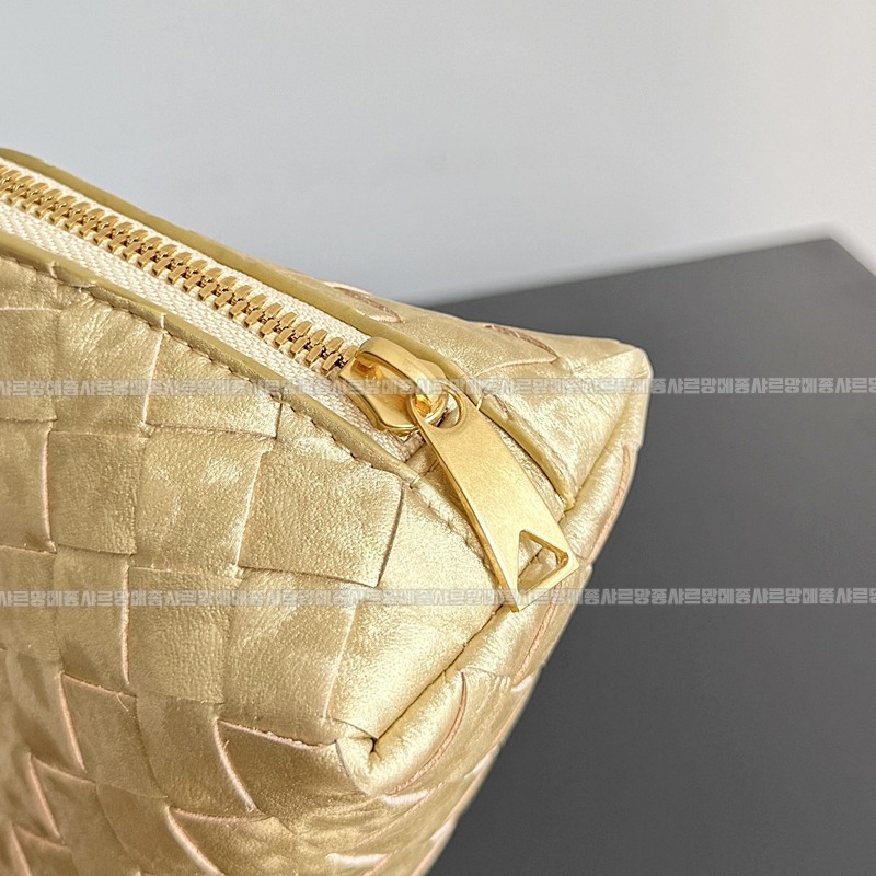 보테가베네타스몰인트레치아토뷰티파우치 20260301-155801-004루.jpg