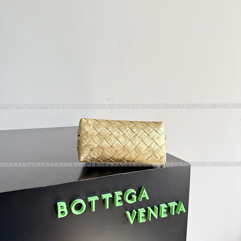 보테가베네타스몰인트레치아토뷰티파우치 20260301-155800-002루.jpg