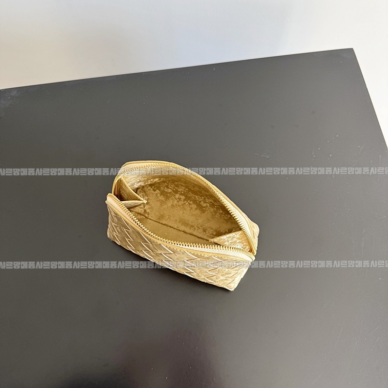 보테가베네타스몰인트레치아토뷰티파우치 20260301-155801-009루.jpg