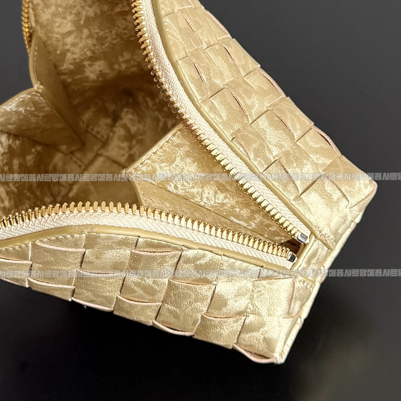 보테가베네타스몰인트레치아토뷰티파우치 20260301-155801-008루.jpg