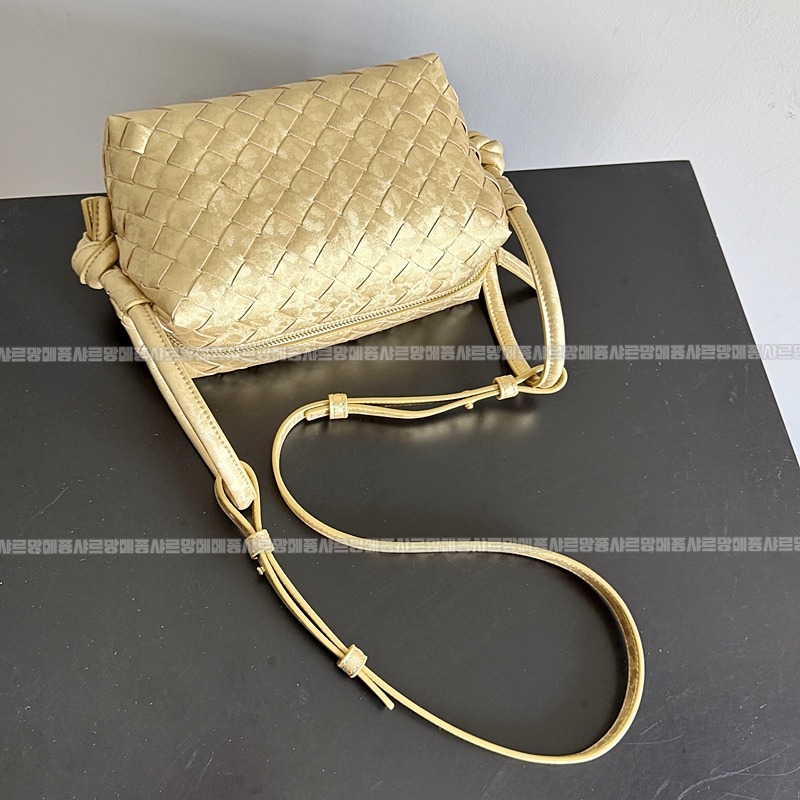 보테가베네타탑핸들루프백스몰 20260301-161200-005루.jpg