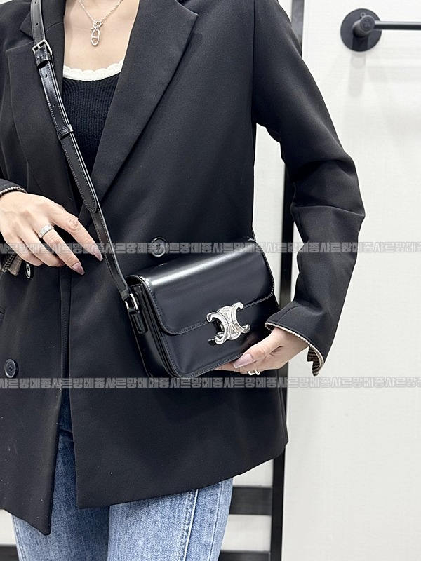 셀린느틴트리옹프백 20260302-133855-008루.jpg