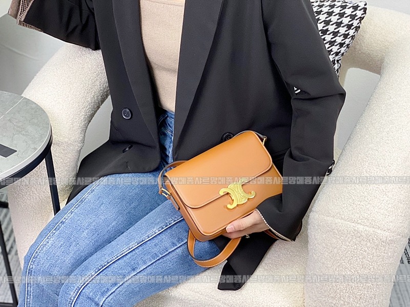 셀린느틴트리옹프백 20260302-140948-015루.jpg