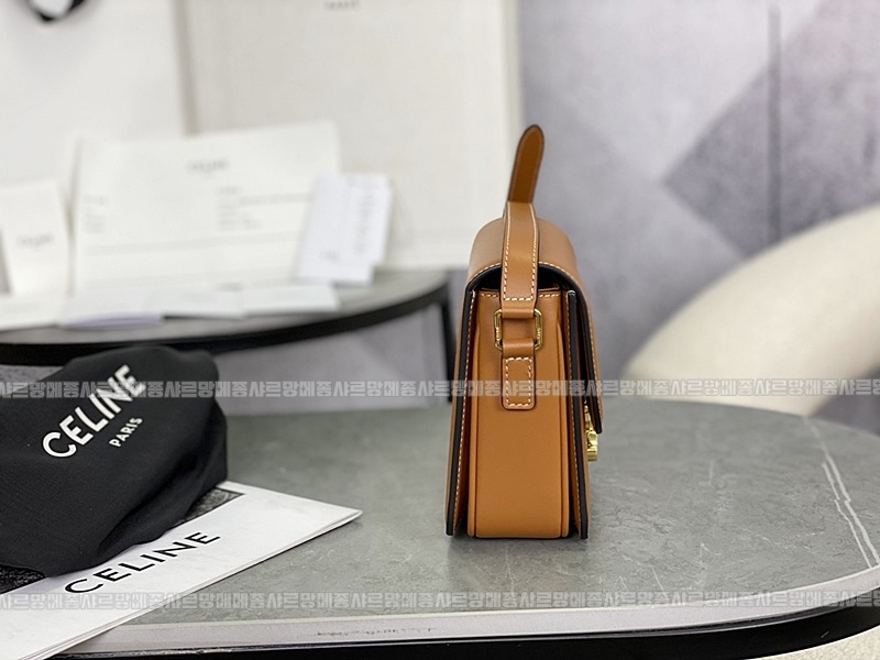 셀린느틴트리옹프백 20260302-140946-003루.jpg