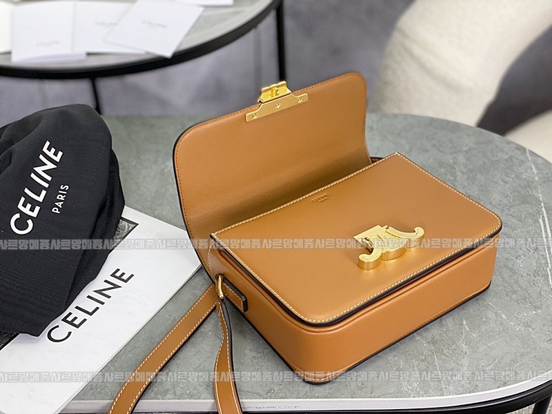 셀린느틴트리옹프백 20260302-140947-006루.jpg