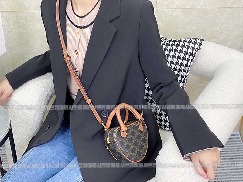 셀린느트리오페캔버스 20260302-144224-012루.jpg