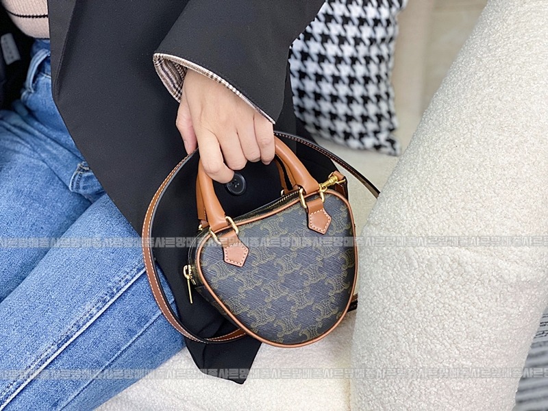 셀린느트리오페캔버스 20260302-144224-014루.jpg