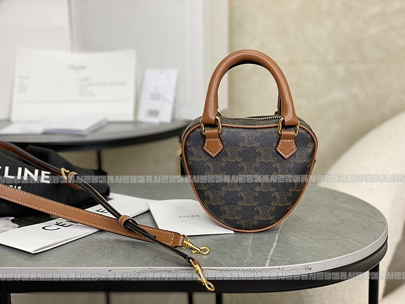 셀린느트리오페캔버스 20260302-144222-001루.jpg