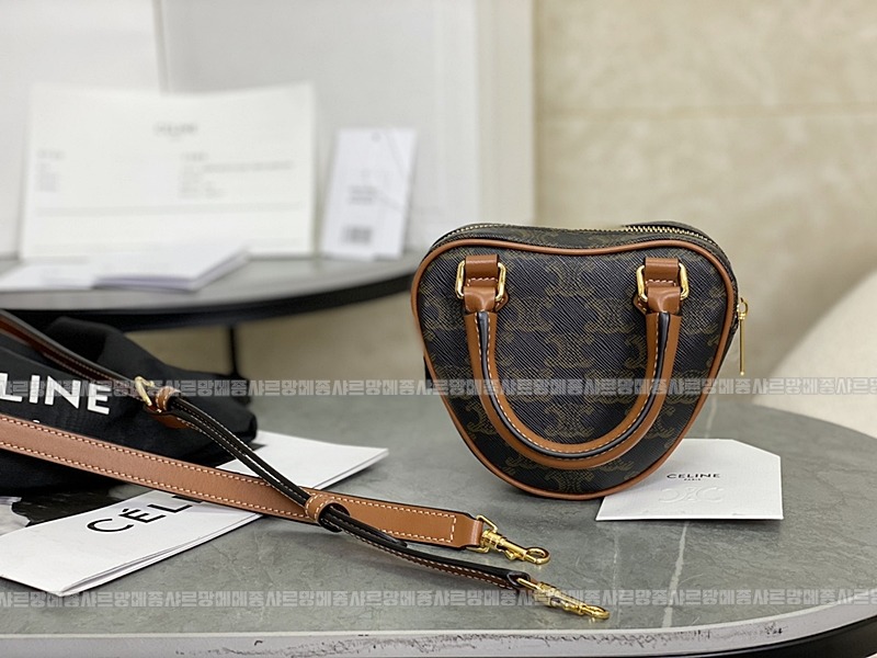 셀린느트리오페캔버스 20260302-144223-003루.jpg