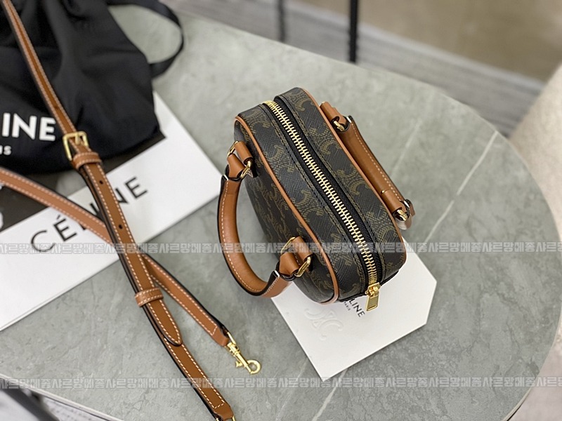 셀린느트리오페캔버스 20260302-144223-004루.jpg