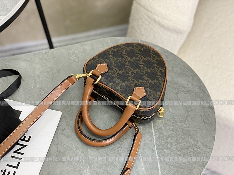 셀린느트리오페캔버스 20260302-144223-005루.jpg