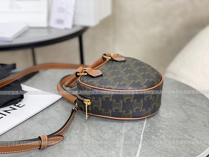 셀린느트리오페캔버스 20260302-144223-006루.jpg