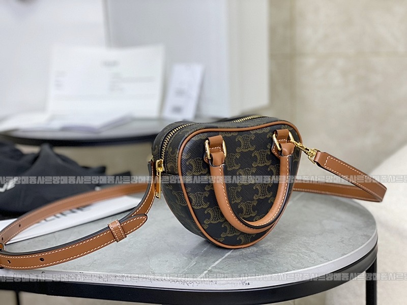 셀린느트리오페캔버스 20260302-144223-008루.jpg