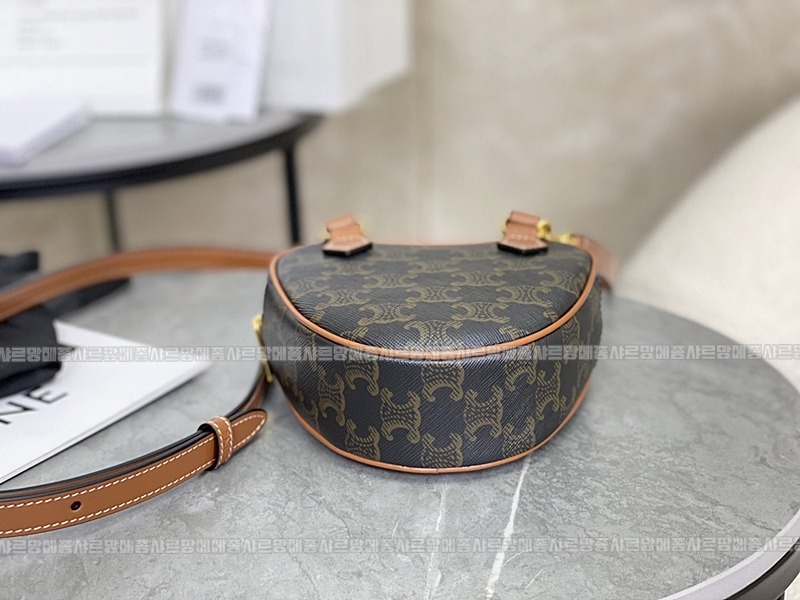 셀린느트리오페캔버스 20260302-144223-007루.jpg