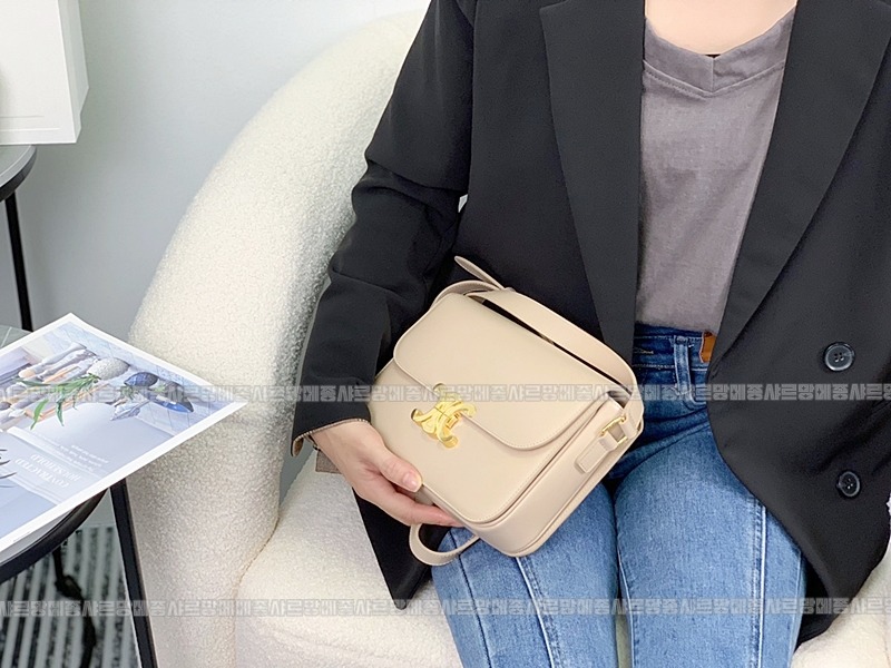 셀린느클래식트리옹프백 20260302-150048-016루.jpg