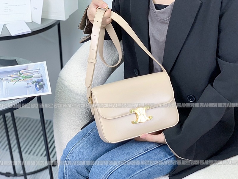 셀린느클래식트리옹프백 20260302-150048-017루.jpg