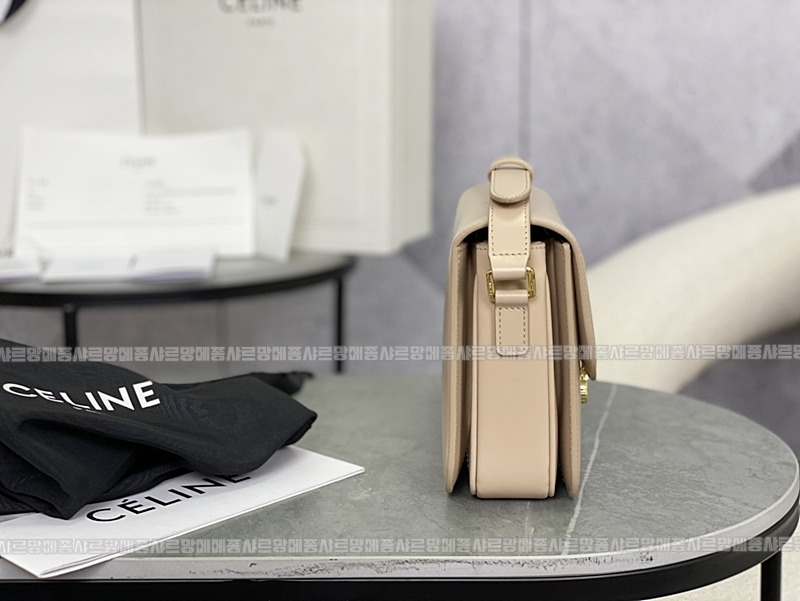 셀린느클래식트리옹프백 20260302-150046-003루.jpg