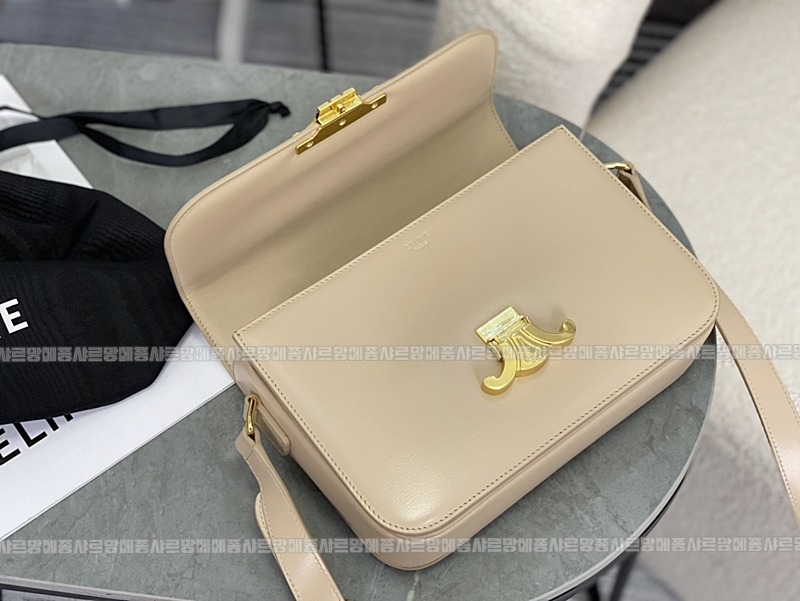 셀린느클래식트리옹프백 20260302-150046-006루.jpg