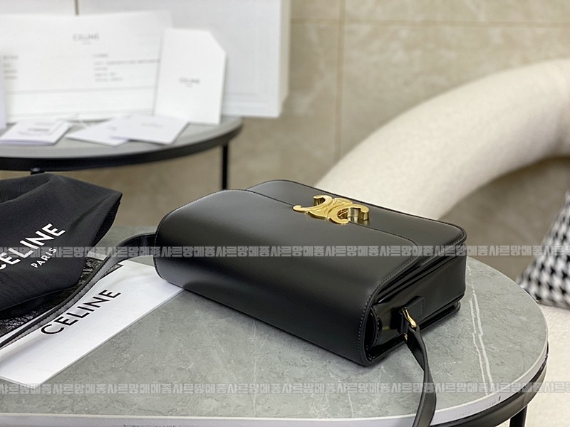 셀린느클래식트리옹프백 20260302-151411-004루.jpg