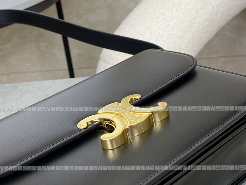 셀린느클래식트리옹프백 20260302-151411-008루.jpg