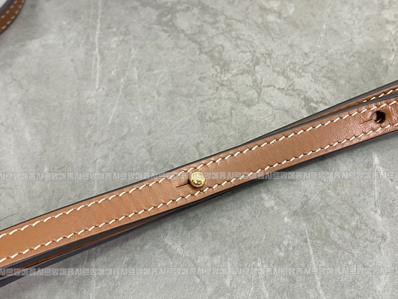 셀린느오벌펄스퀴르크로스비치백 20260303-130844-005루.jpg