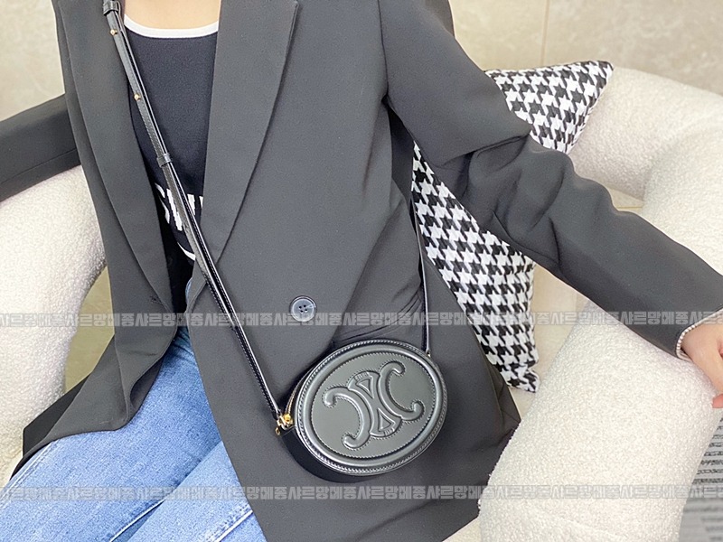 셀린느오벌펄스퀴르크로스비치백 20260303-131243-009루.jpg