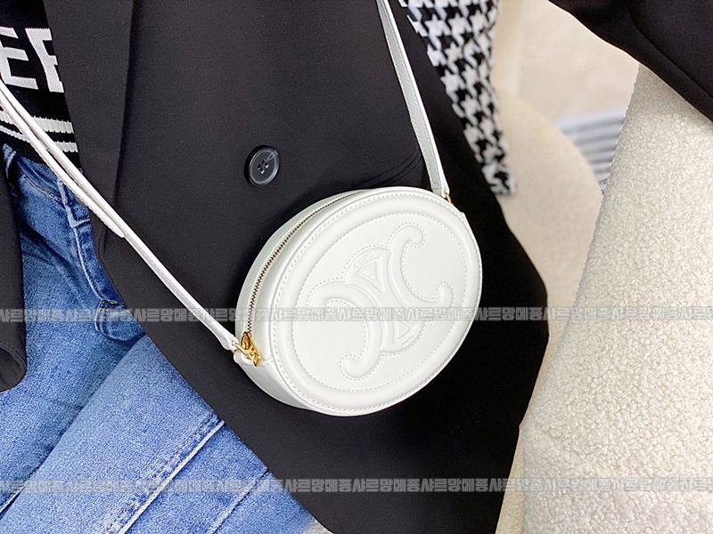 셀린느오벌펄스퀴르크로스비치백 20260303-132213-009루.jpg