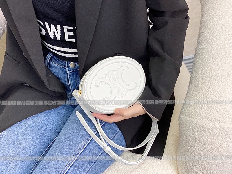 셀린느오벌펄스퀴르크로스비치백 20260303-132214-011루.jpg