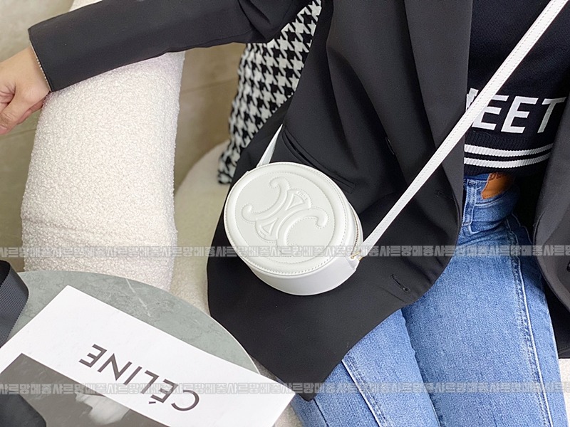 셀린느오벌펄스퀴르크로스비치백 20260303-132214-012루.jpg