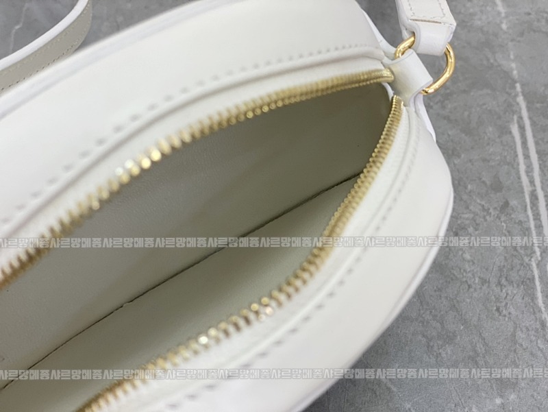 셀린느오벌펄스퀴르크로스비치백 20260303-132213-002루.jpg