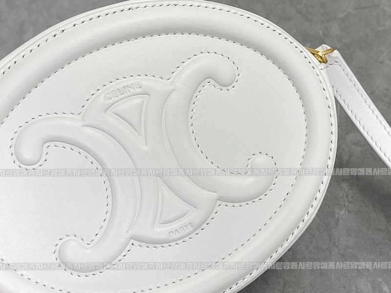 셀린느오벌펄스퀴르크로스비치백 20260303-132213-001루.jpg