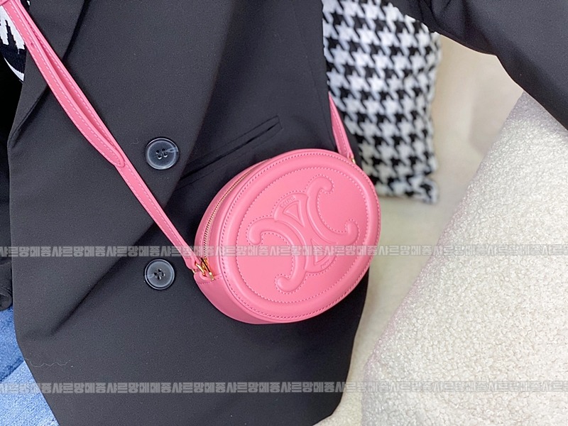 셀린느오벌펄스퀴르크로스비치백 20260303-132410-010루.jpg