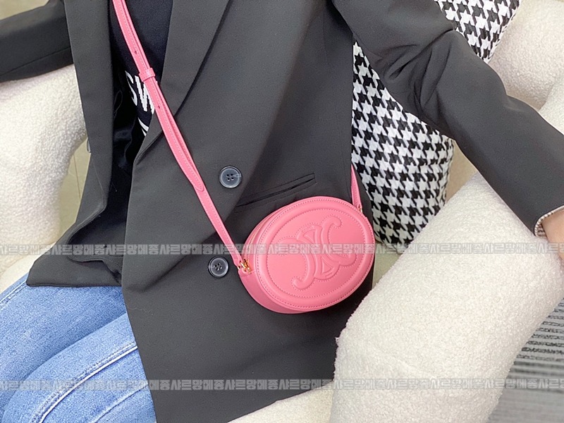 셀린느오벌펄스퀴르크로스비치백 20260303-132410-009루.jpg