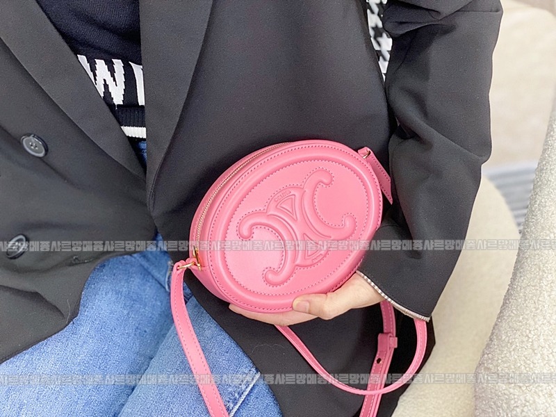 셀린느오벌펄스퀴르크로스비치백 20260303-132410-011루.jpg