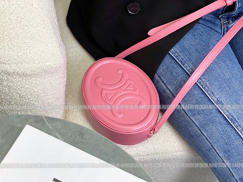 셀린느오벌펄스퀴르크로스비치백 20260303-132410-014루.jpg