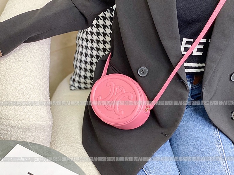 셀린느오벌펄스퀴르크로스비치백 20260303-132410-013루.jpg