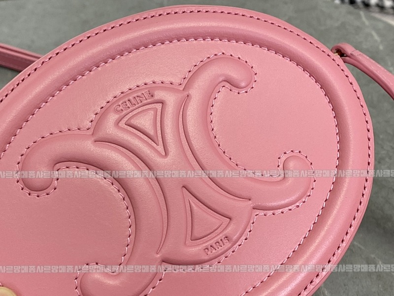 셀린느오벌펄스퀴르크로스비치백 20260303-132409-001루.jpg