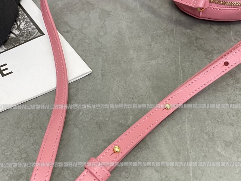 셀린느오벌펄스퀴르크로스비치백 20260303-132409-004루.jpg