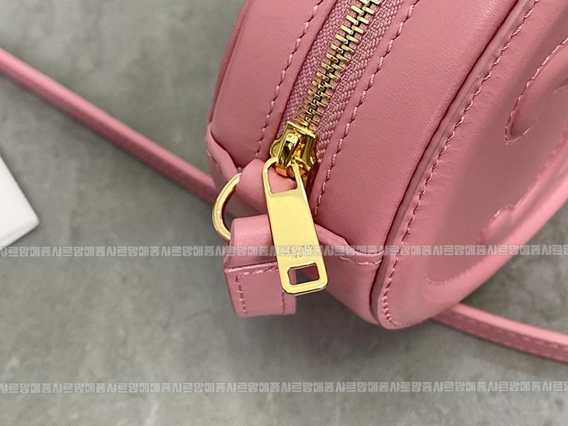 셀린느오벌펄스퀴르크로스비치백 20260303-132409-003루.jpg