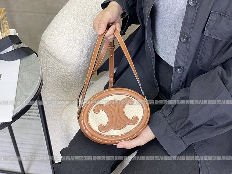 셀린느오벌펄스퀴르크로스비치백 20260303-141653-015루.jpg