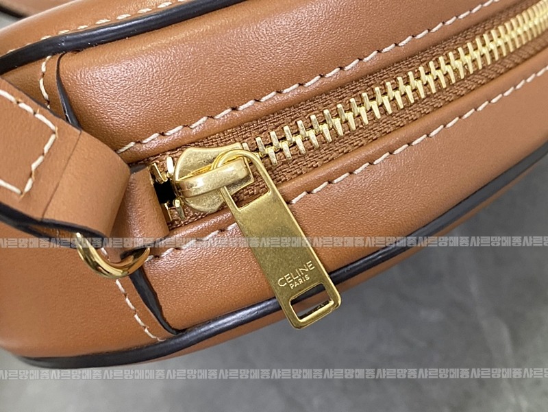 셀린느오벌펄스퀴르크로스비치백 20260303-141652-004루.jpg