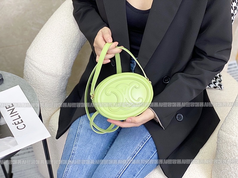 셀린느오벌펄스퀴르크로스비치백 20260303-142120-011루.jpg