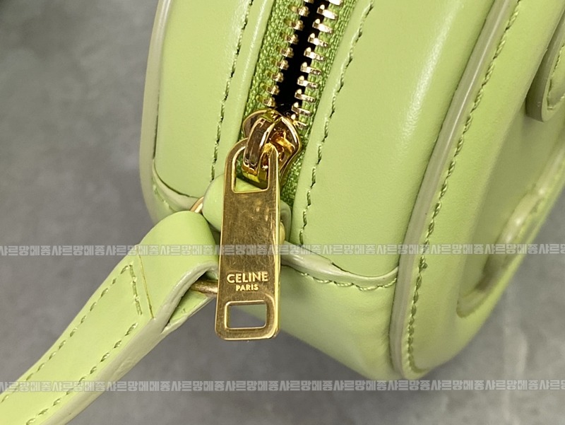 셀린느오벌펄스퀴르크로스비치백 20260303-142119-001루.jpg